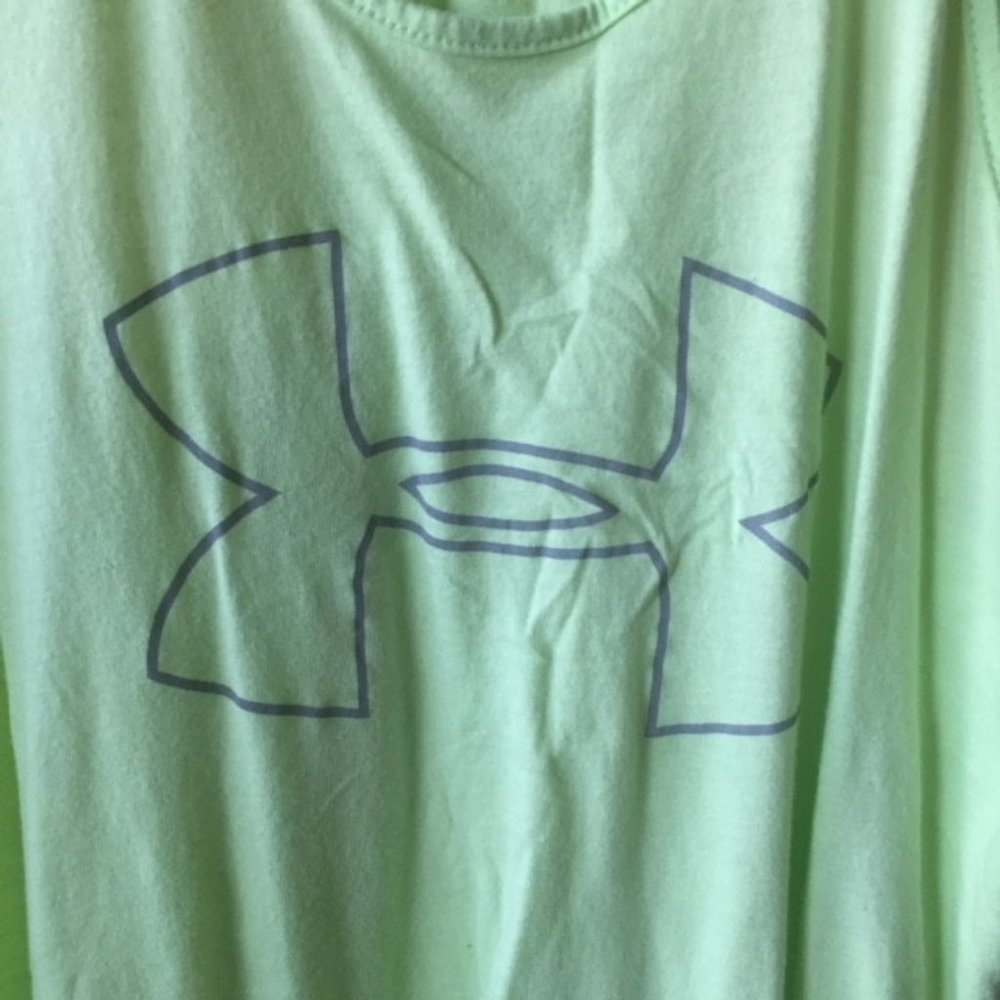 💚 Under Armour tank top. 💚 - Picture 2 of 3